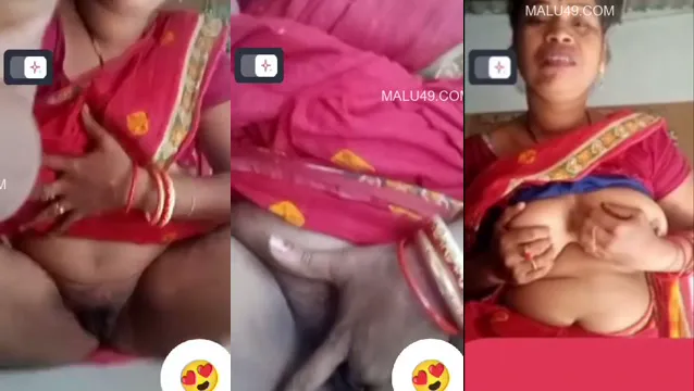 Desi Bhabhi Shows Boobs and Pussy on VC - Hot Video Call Leak